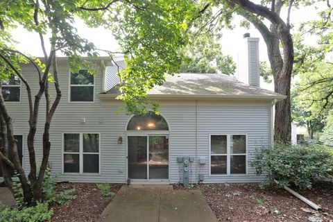 Tiny photo for 704 Shady Oaks Court, Elgin, IL 60120 (MLS # 12694059)
