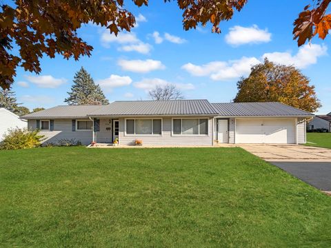Photo of 1353 Carriage Hill Lane, Freeport, IL 61032 (MLS # 12511617)