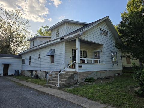 Photo of 1008 S Madison Street, Marion, IL 62959 (MLS # 12628627)