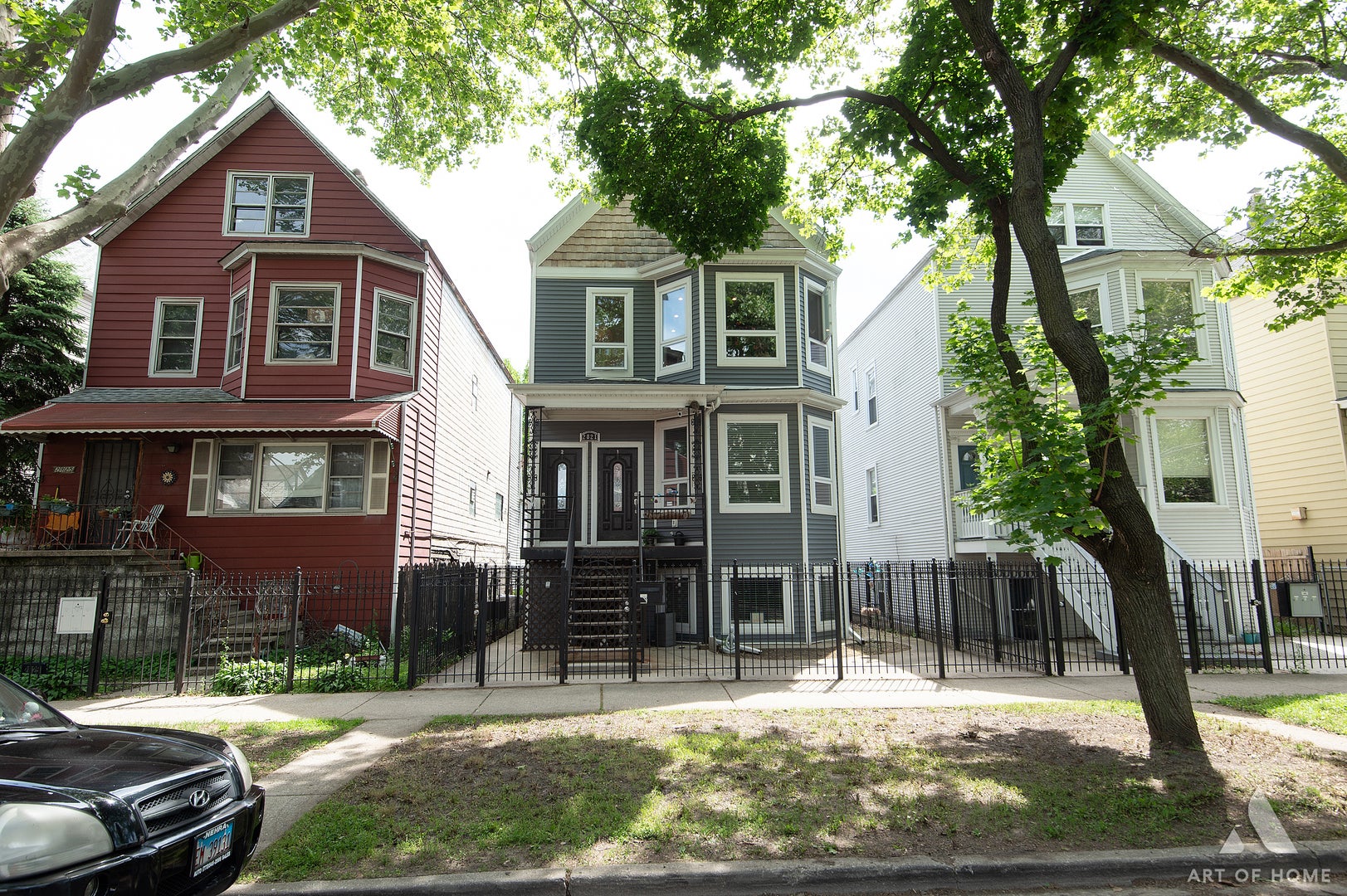 2821 N Springfield Avenue