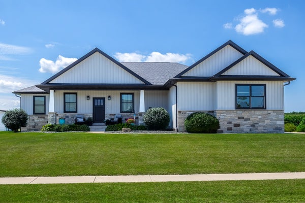 920 MUIRFIELD CIR, ELDRIDGE, IA 52748 - Image a7a3befae6781c3d27e6cd93bd88246b/3928642821