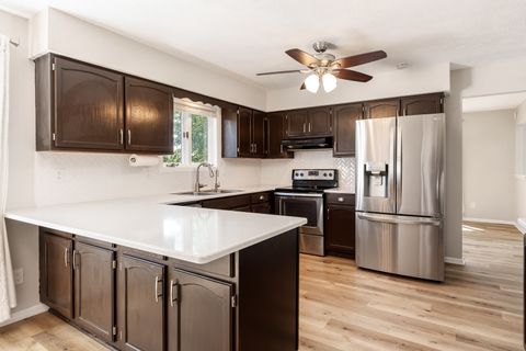 Tiny photo for 5421 FRIENDSWOOD Court, Rockford, IL 61114 (MLS # 12492931)