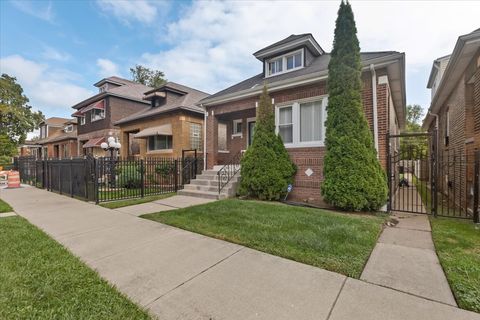 Tiny photo for 8225 S MANISTEE Avenue, Chicago, IL 60617 (MLS # 12510821)
