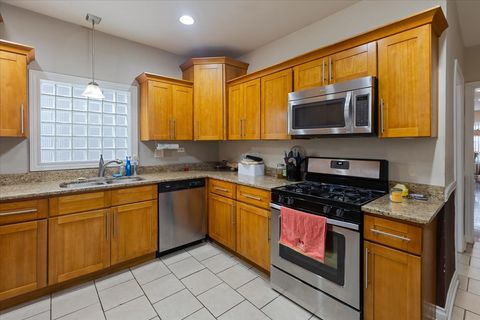Tiny photo for 8225 S MANISTEE Avenue, Chicago, IL 60617 (MLS # 12510821)