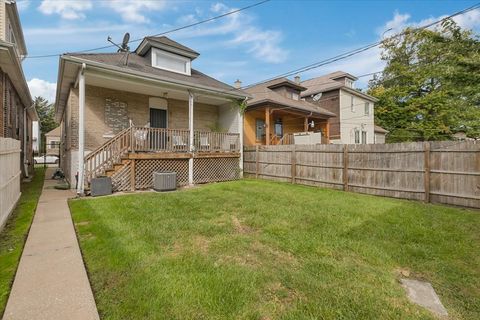 Tiny photo for 8225 S MANISTEE Avenue, Chicago, IL 60617 (MLS # 12510821)