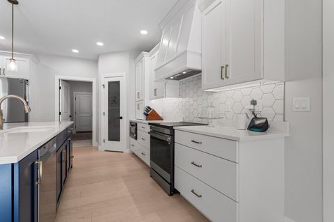 Tiny photo for 606 N Beacon Hill Circle, Urbana, IL 61802 (MLS # 12572775)