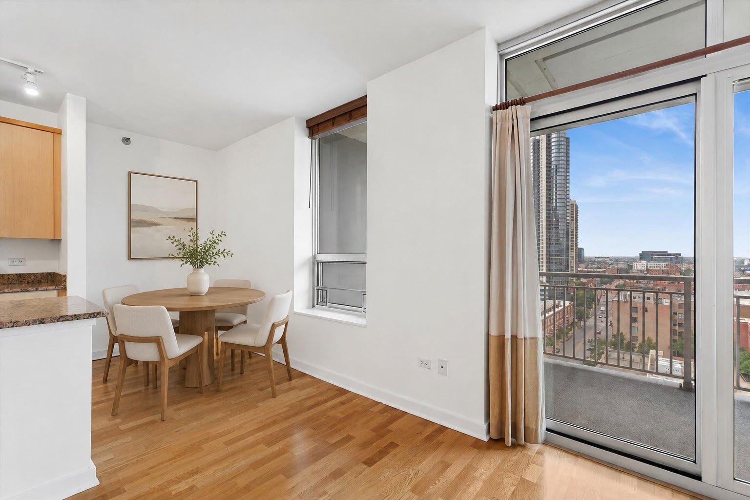 330 W GRAND Avenue 1403