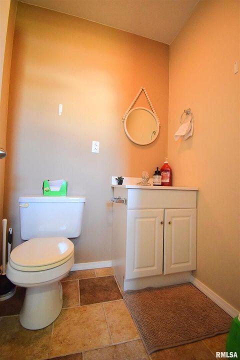 Tiny photo for 10341 N Puckett Lane, Mt Vernon, IL 62864 (MLS # EB460187)