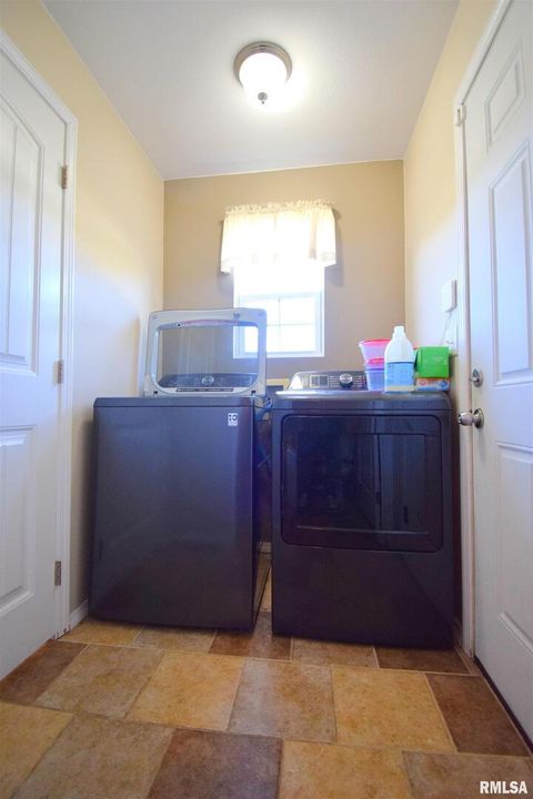 Tiny photo for 10341 N Puckett Lane, Mt Vernon, IL 62864 (MLS # EB460187)