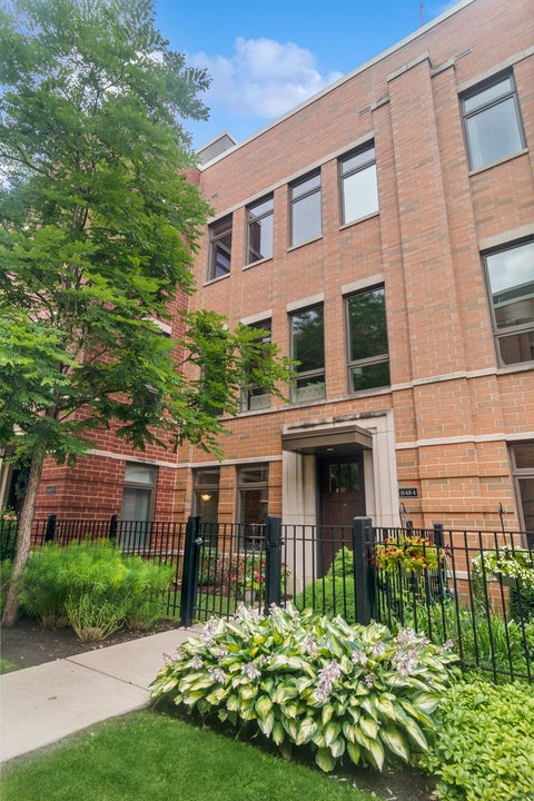 4 beds bed, 4.5 baths bath property at 1648 S Prairie Avenue 4, Chicago, IL 60616