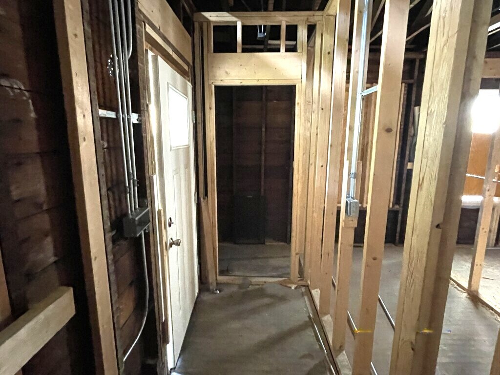 7821 S Oglesby Avenue