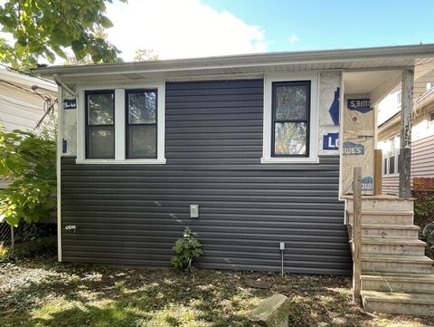 Tiny photo for 7821 S Oglesby Avenue, Chicago, IL 60649 (MLS # 12520815)