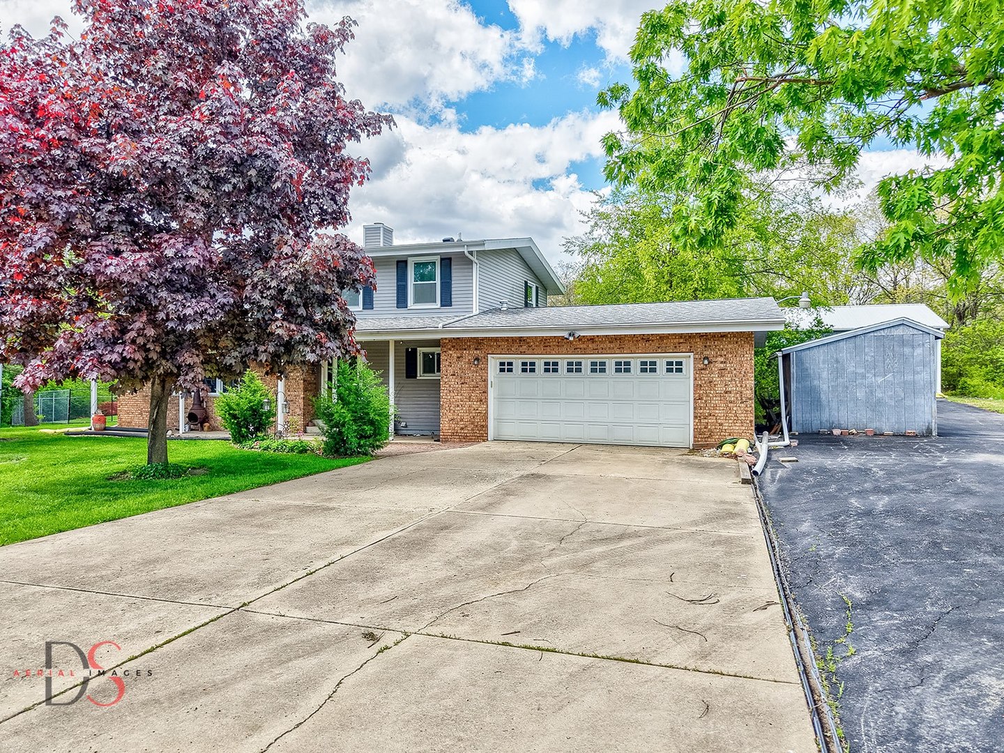 2865 E 2369th Road