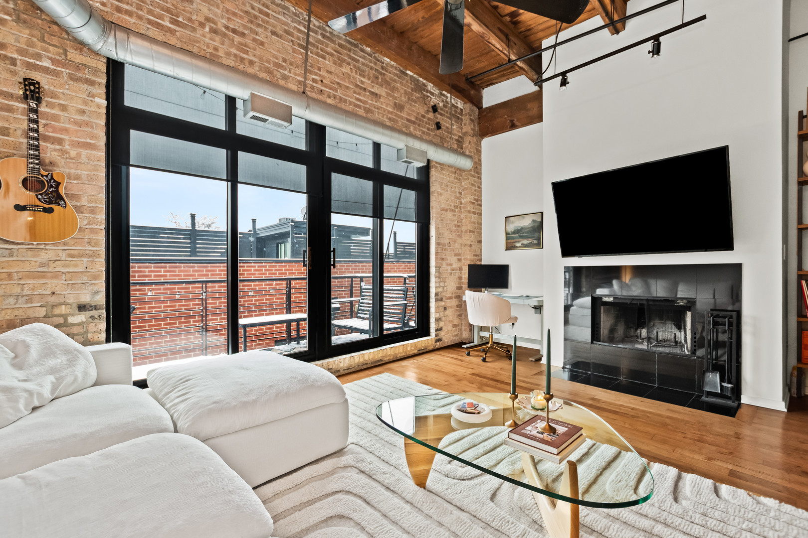 1670 N Claremont Avenue 306