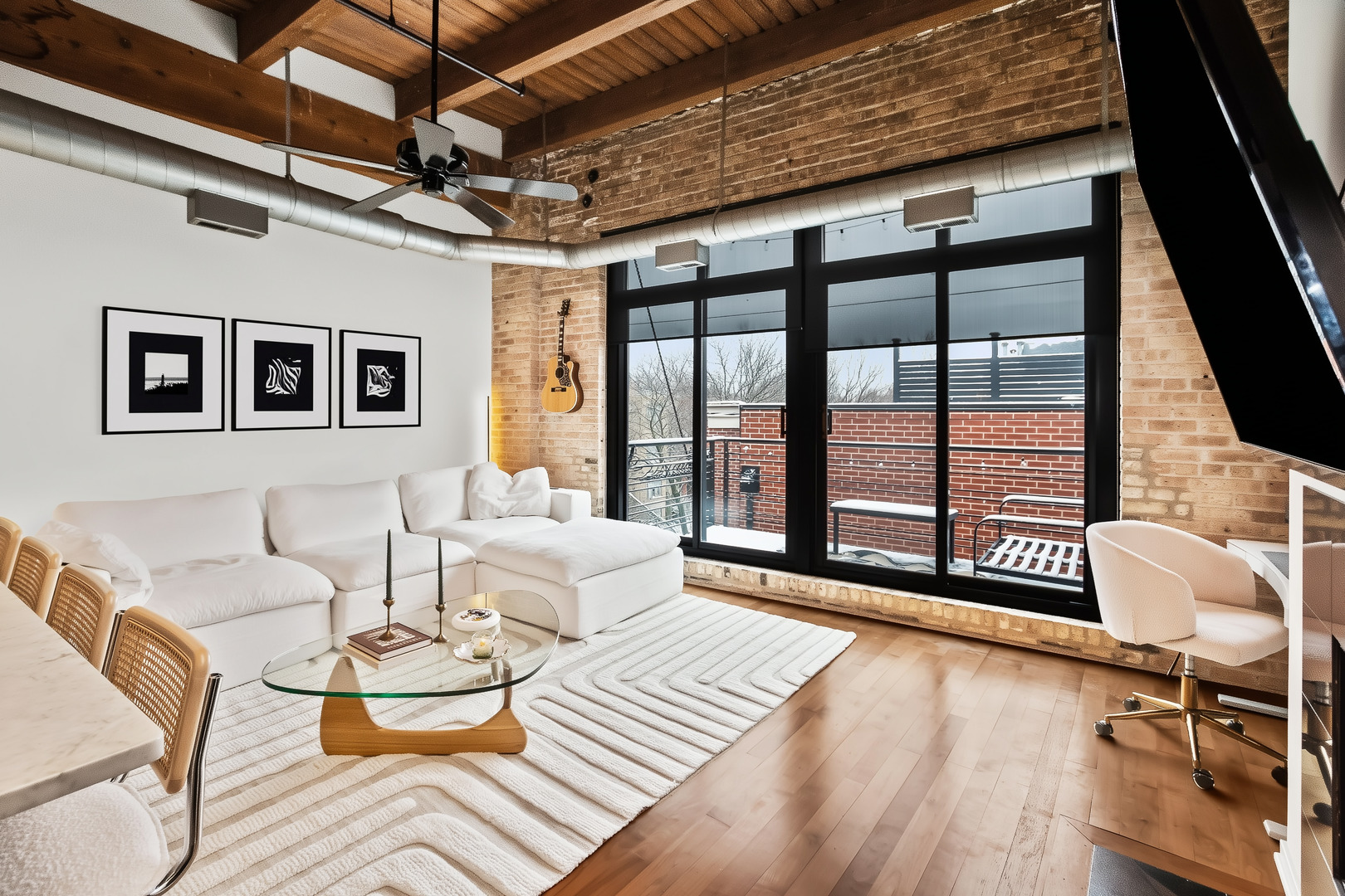 1670 N Claremont Avenue 306