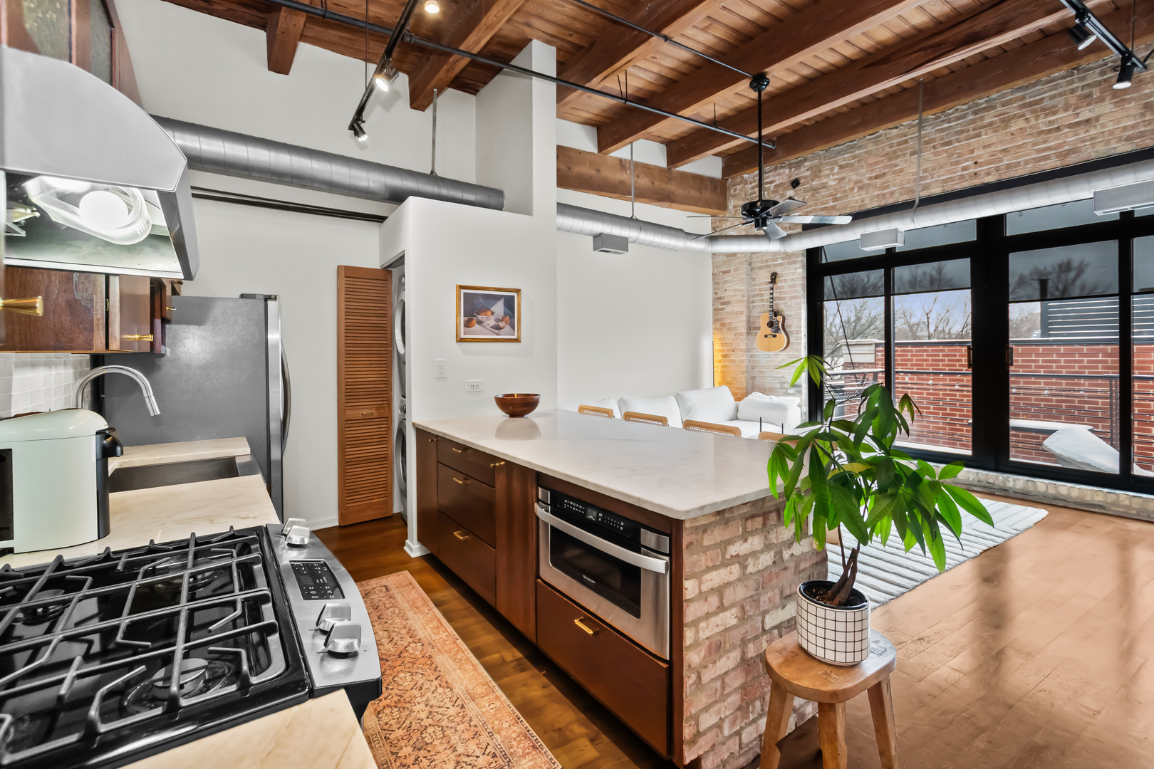 1670 N Claremont Avenue 306