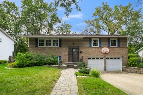 Photo of 907 E Schirra Drive, Palatine, IL 60074 (MLS # 12765956)