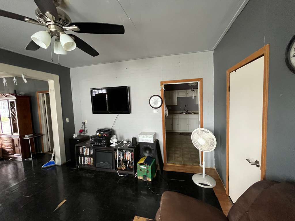 717 W England Street