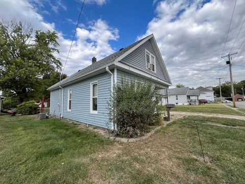 Tiny photo for 717 W England Street, Taylorville, IL 62568 (MLS # 12492837)