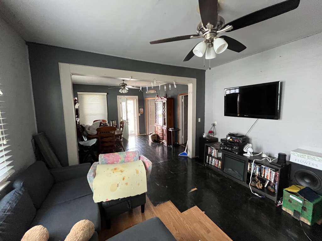 717 W England Street