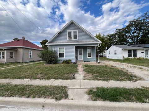 Photo of 717 W England Street, Taylorville, IL 62568 (MLS # 12492837)
