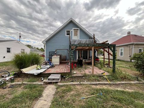 Tiny photo for 717 W England Street, Taylorville, IL 62568 (MLS # 12492837)