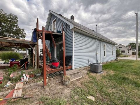 Tiny photo for 717 W England Street, Taylorville, IL 62568 (MLS # 12492837)