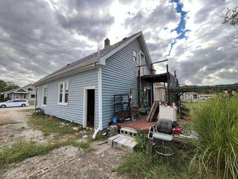 Tiny photo for 717 W England Street, Taylorville, IL 62568 (MLS # 12492837)