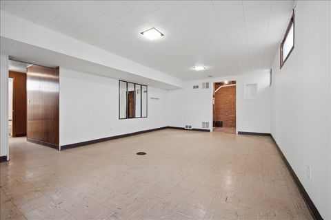 Tiny photo for 503 E Chestnut Street, Bloomington, IL 61701 (MLS # 12604364)