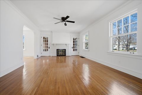 Tiny photo for 503 E Chestnut Street, Bloomington, IL 61701 (MLS # 12604364)