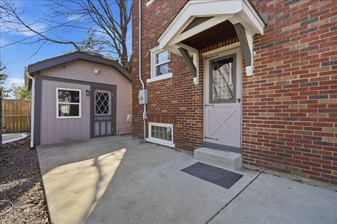 Tiny photo for 503 E Chestnut Street, Bloomington, IL 61701 (MLS # 12604364)