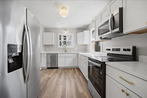 Tiny photo for 503 E Chestnut Street, Bloomington, IL 61701 (MLS # 12604364)