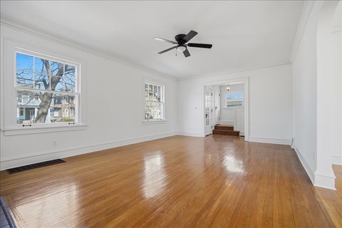 Tiny photo for 503 E Chestnut Street, Bloomington, IL 61701 (MLS # 12604364)