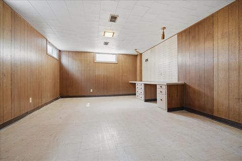 Tiny photo for 503 E Chestnut Street, Bloomington, IL 61701 (MLS # 12604364)