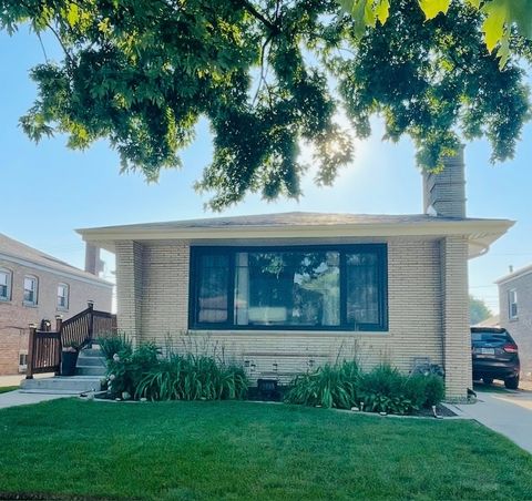 Tiny photo for 9321 S Avers Avenue, Evergreen Park, IL 60805 (MLS # 12446852)
