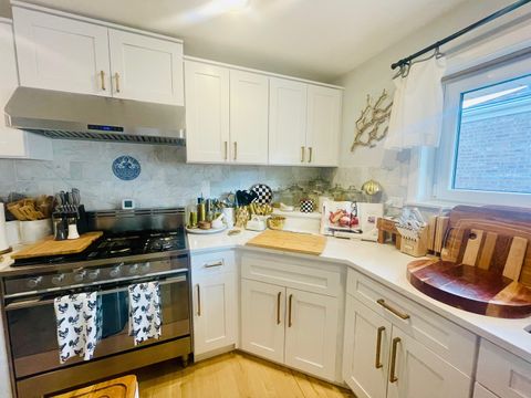 Tiny photo for 9321 S Avers Avenue, Evergreen Park, IL 60805 (MLS # 12446852)