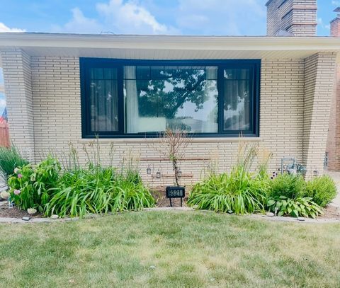 Tiny photo for 9321 S Avers Avenue, Evergreen Park, IL 60805 (MLS # 12446852)