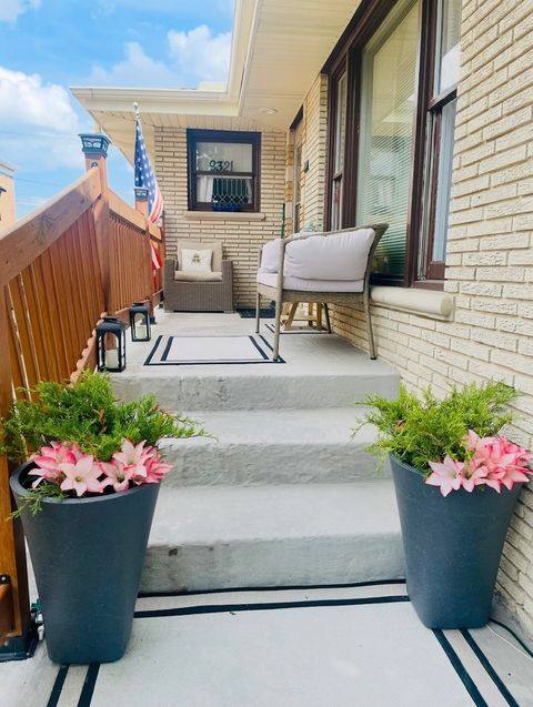 Tiny photo for 9321 S Avers Avenue, Evergreen Park, IL 60805 (MLS # 12446852)