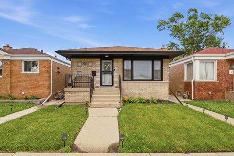 Tiny photo for 12631 S Justine Street, Calumet Park, IL 60827 (MLS # 12744355)