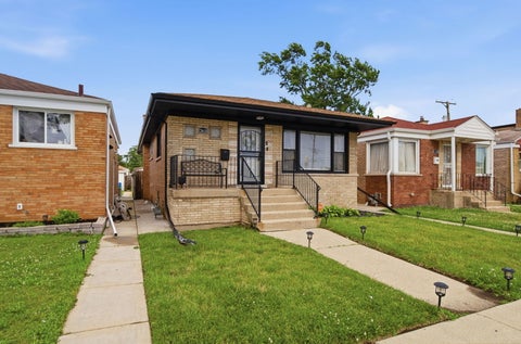 Tiny photo for 12631 S Justine Street, Calumet Park, IL 60827 (MLS # 12744355)
