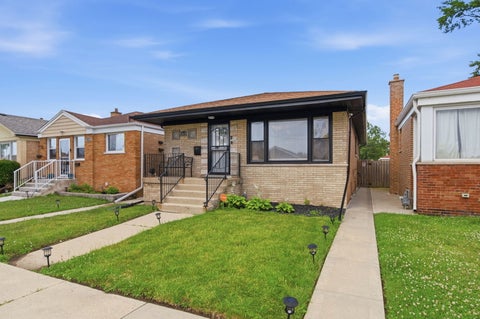Tiny photo for 12631 S Justine Street, Calumet Park, IL 60827 (MLS # 12744355)