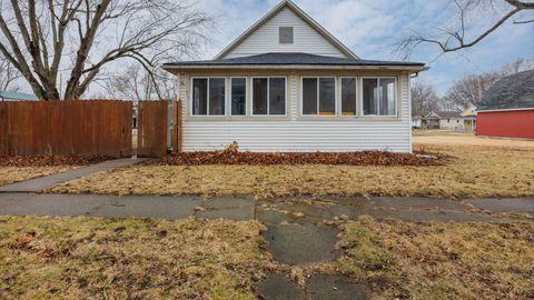 Photo of 517 N Walnut Street, Clinton, IL 61727 (MLS # 12581926)