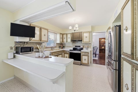 Tiny photo for 705 Ruskin Drive, Elk Grove Village, IL 60007 (MLS # 12739476)