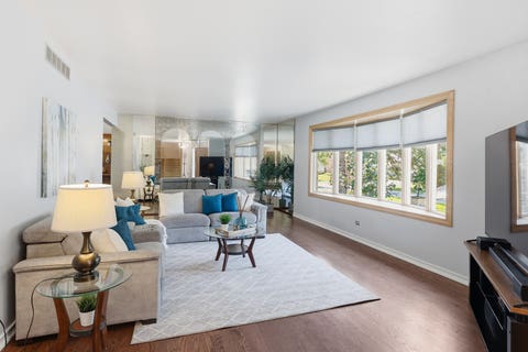 Tiny photo for 705 Ruskin Drive, Elk Grove Village, IL 60007 (MLS # 12739476)