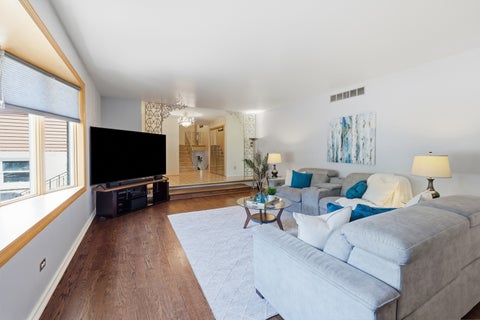 Tiny photo for 705 Ruskin Drive, Elk Grove Village, IL 60007 (MLS # 12739476)