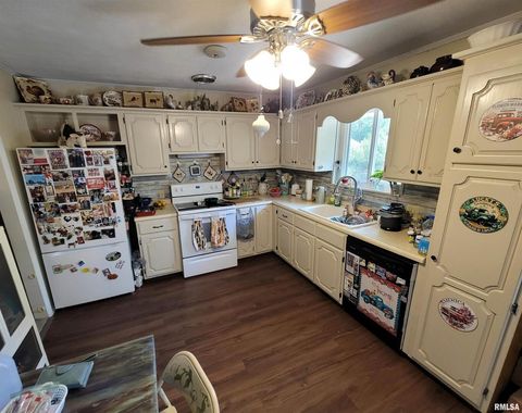 Tiny photo for 1133 W Boone Street, Salem, IL 62881 (MLS # EB459753)