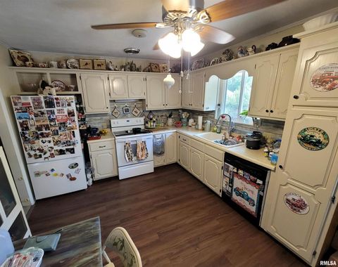 Tiny photo for 1133 W Boone Street, Salem, IL 62881 (MLS # EB459753)