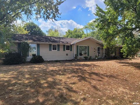 Photo of 1133 W Boone Street, Salem, IL 62881 (MLS # EB459753)