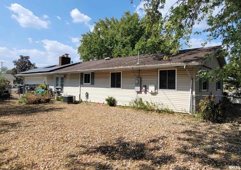 Tiny photo for 1133 W Boone Street, Salem, IL 62881 (MLS # EB459753)