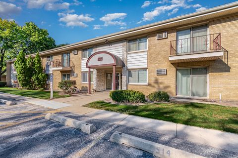 Tiny photo for 5740 Concord Lane #12, Clarendon Hills, IL 60514 (MLS # 12604639)